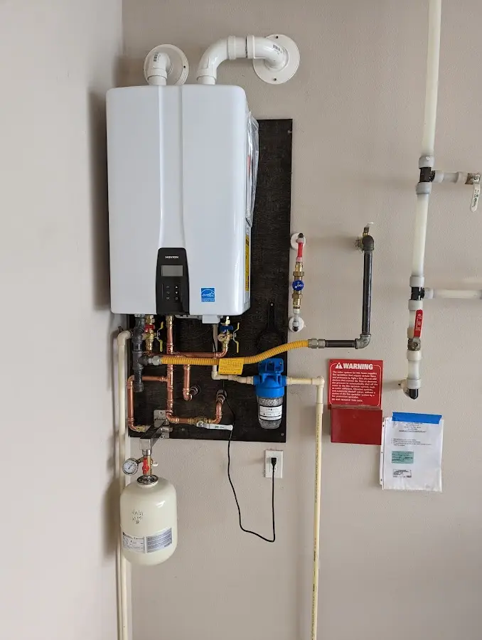 Professional plumber installing copper piping in a Dahlgren home